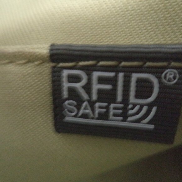 Pacsafe Exomesh Messenger Crossbody bag purse RFID blocking black zip top Travel - Picture 12 of 12